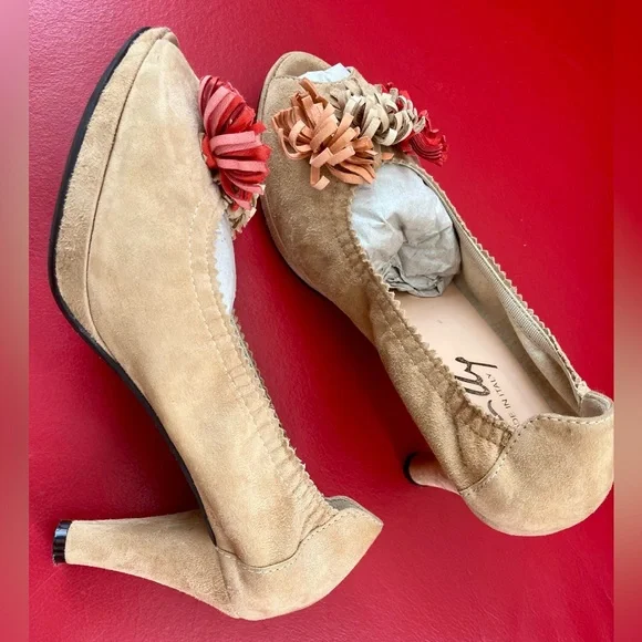 Milly Soft suede Sculptural Shape Pump Hand Made In Italy, Size 7 - Picture 8 of 9